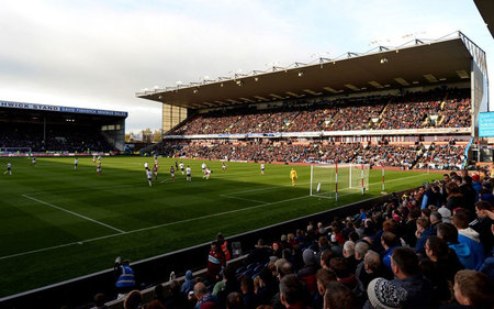 湖人浓眉哥统治篮下球队获胜