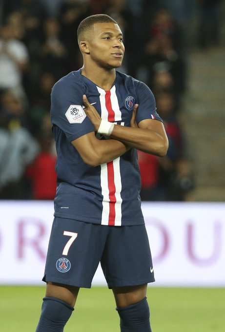 库尔图瓦战曼城全场数据：完成6次扑救，对首粒丢球有责任