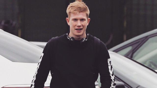 毛彪附体！四川一高校辅导员单刀面对大空门滑倒滚进球网