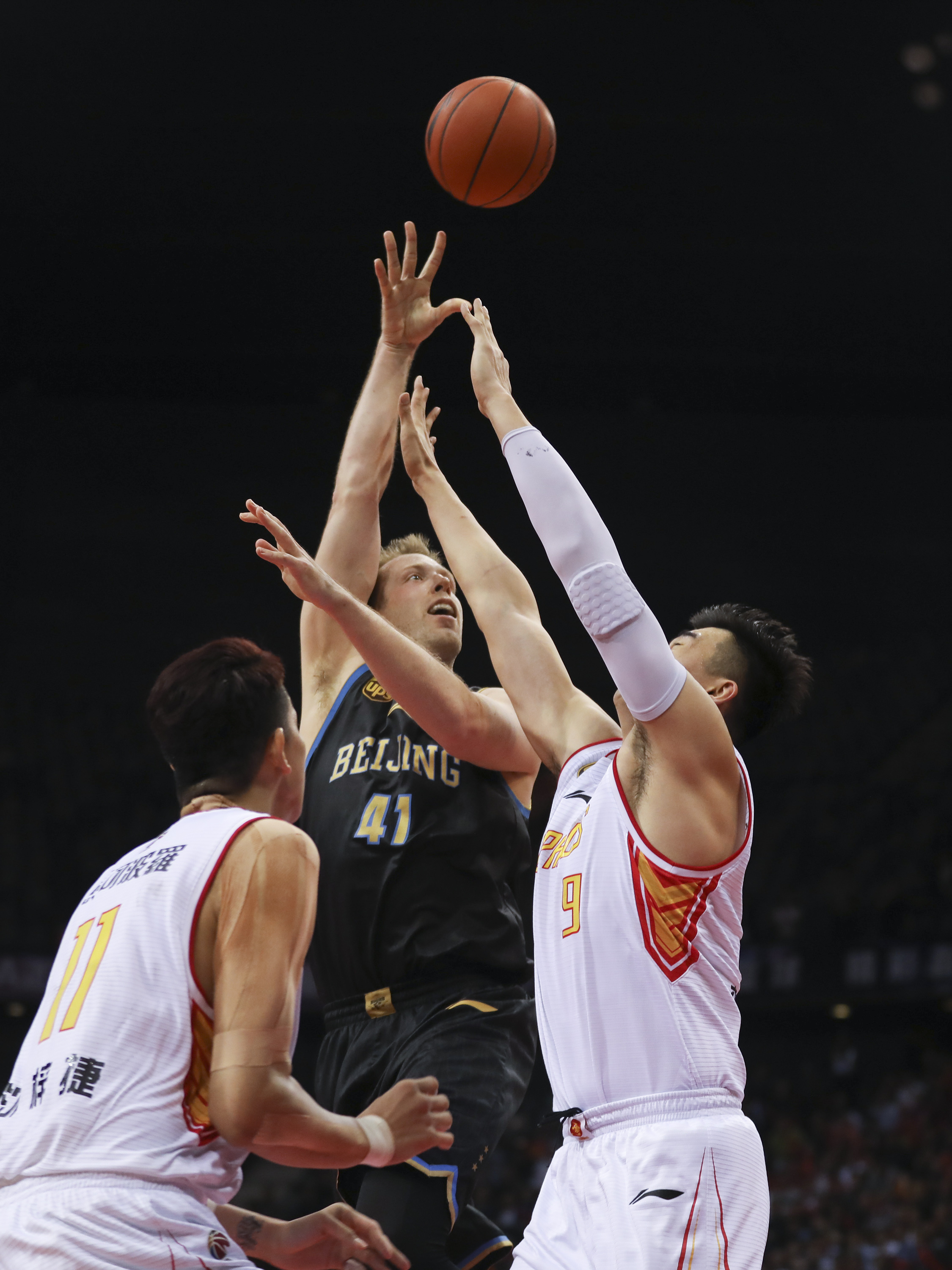 非洲杯-科法内远射制胜 喀麦隆2-1逆转莫桑比克